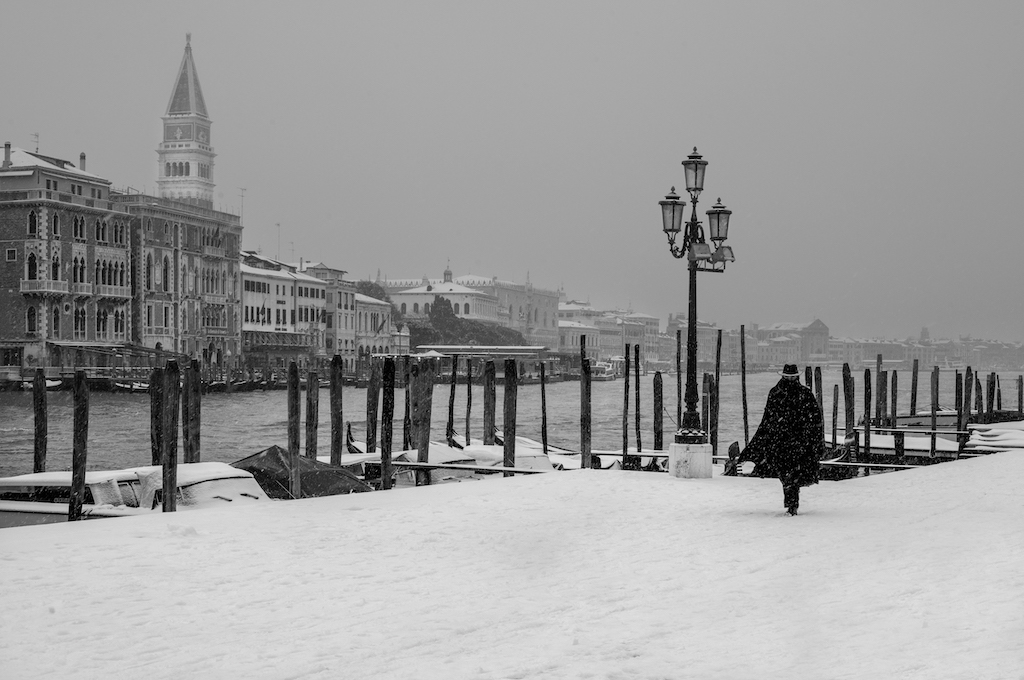 Fabio Bressanello captured Venice in the snow, a beautiful black and white image.